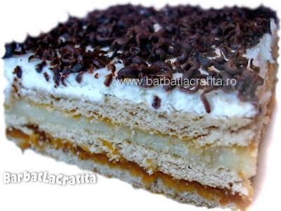 Prăjitură cu mere şi biscuiţi