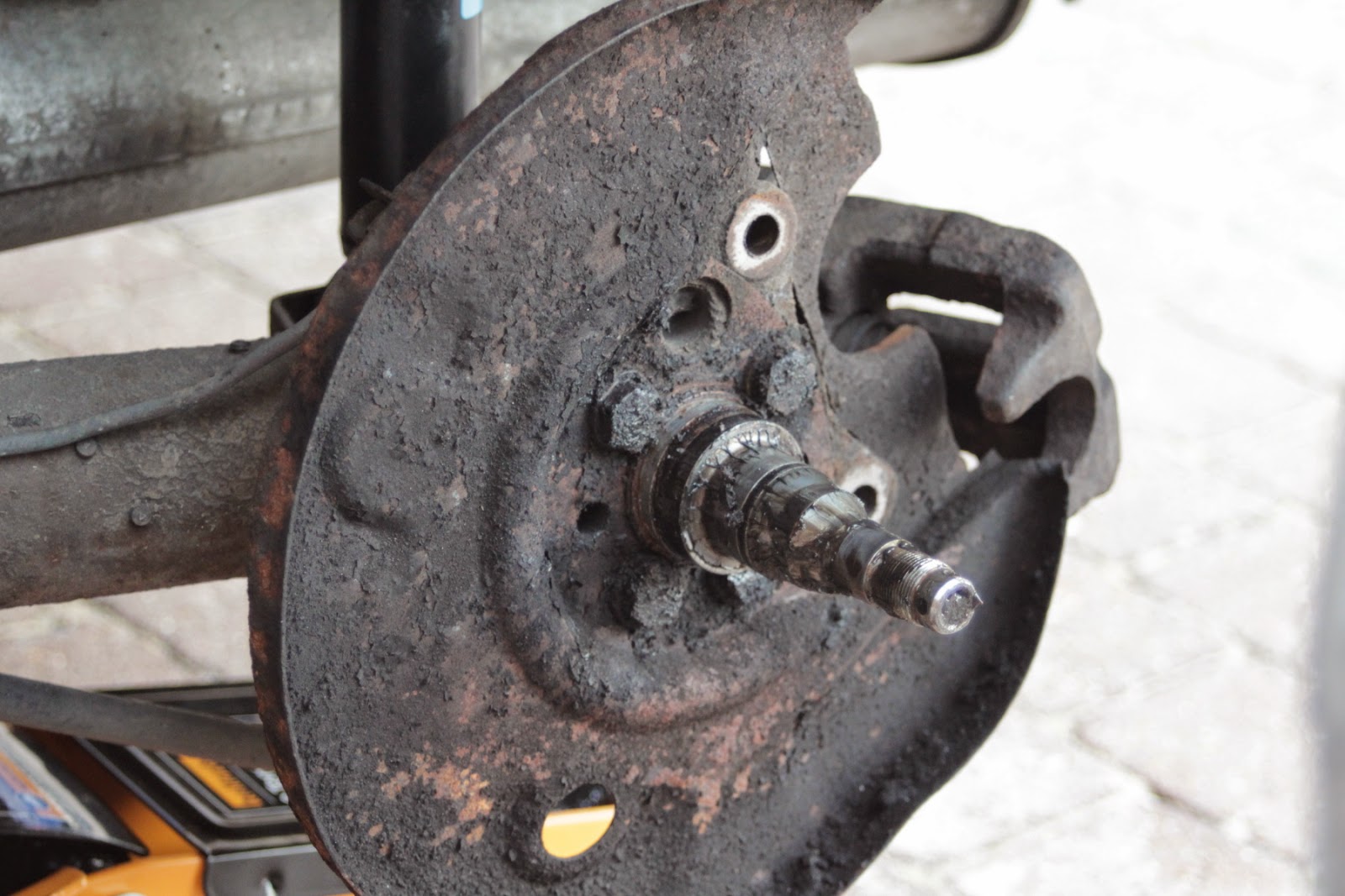 Life with a 1989 VW Golf Mk2 GTI 16V Golf Rear Stub Axle Replacement