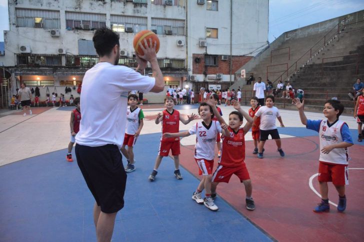 La escuela de basquet retoma su actividad - Siempre Formosa