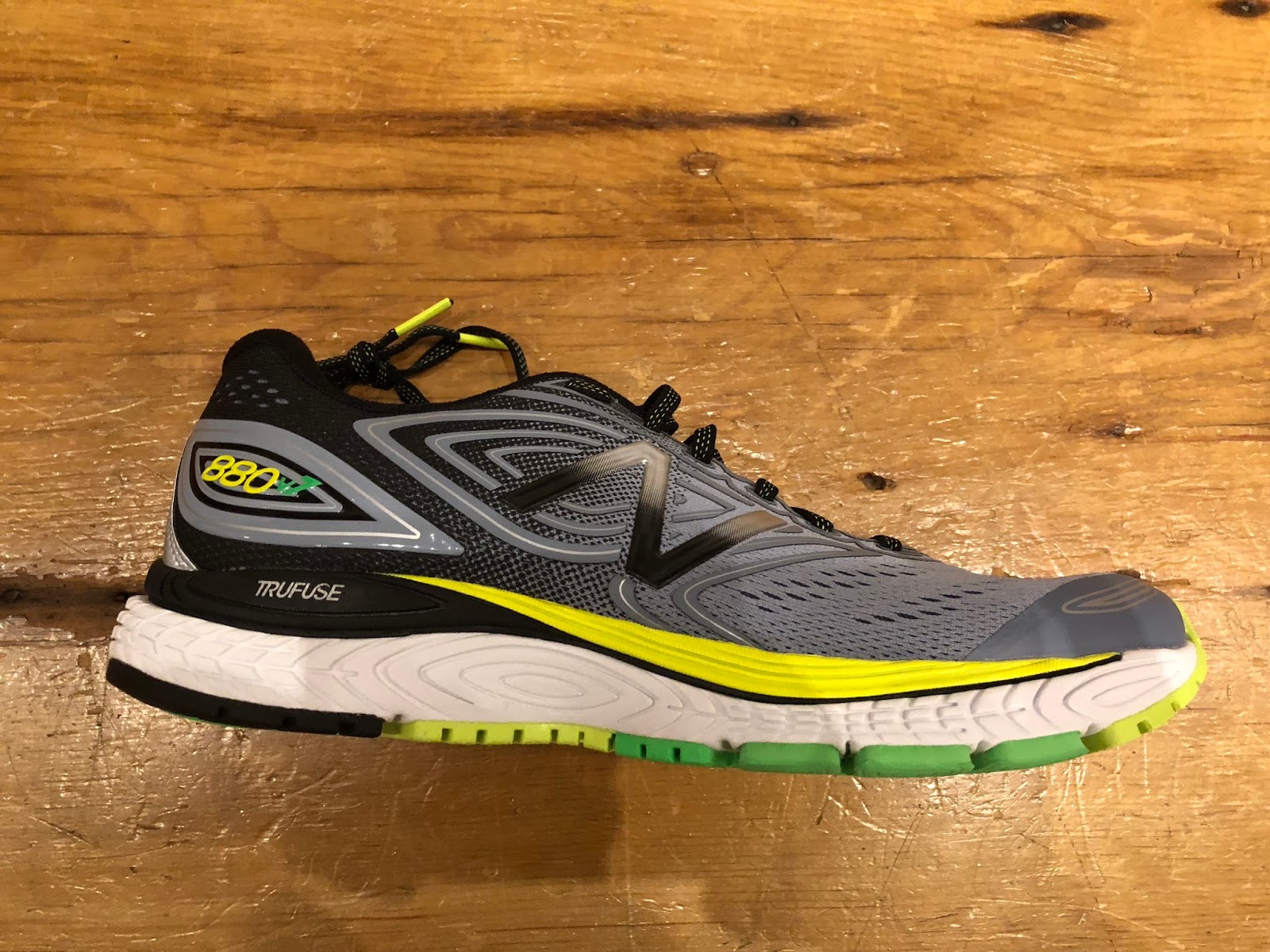 Contable Memorándum expedido Road Trail Run: New Balance 880v7 GTX Review: Stalwart, Substantial,  Durable Trainer