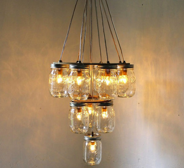 Lámpara hecha con mason jars o tarros de cristal