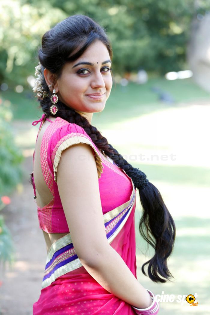 Aksha sidri hot navel and cleavage show in saree from telugu movie rye ...