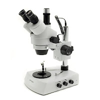 Microscópio gemológico triocular