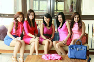 Tante kesepian: Arisan tante sexi