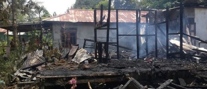 Kebakaran 1 buah Rumah Di Nanga Mahap Ditaksirkan Rp200 Juta Hangus Kebakaran 1 buah Rumah Di Nanga Mahap Ditaksirkan Rp200 Juta Hangus