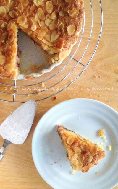 crostata con crema frangipane, confettura di mirtilli e pesche... una dolcezza infinita!