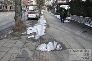 © hamburgize.com / Stefan Warda - "Geräumter Radweg" Fake-"Winterdienst" benutzungspflichtiger Radweg Hudtwalckerstraße