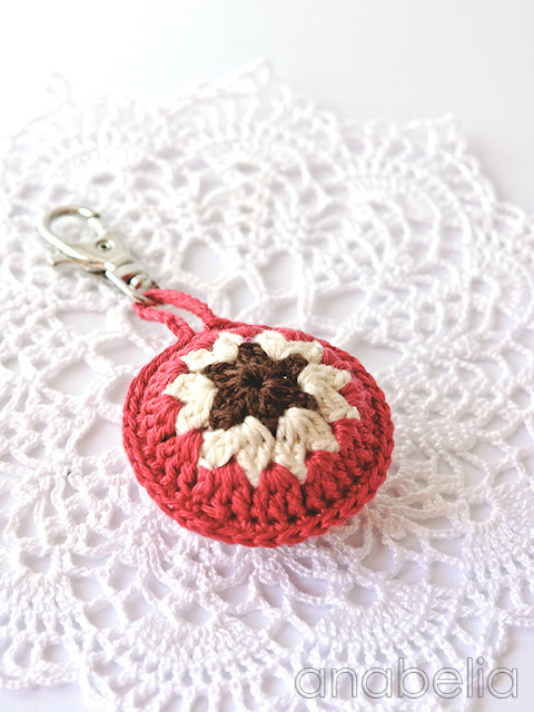Crochet accent for bags by Anabelia
