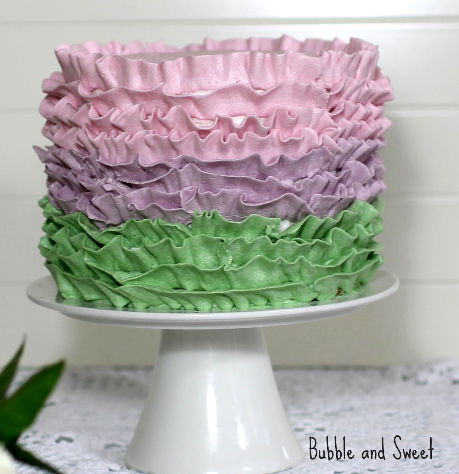Bubble and Sweet: How to make a ruffled buttercream rainbow cake