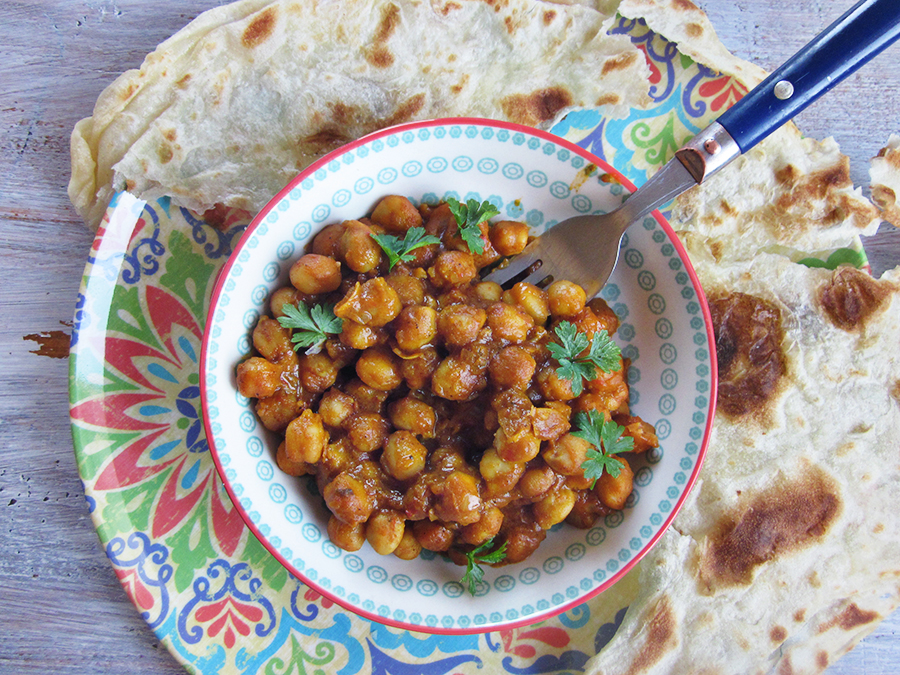 Garbanzos masala con curry rojo Hierbas y especias