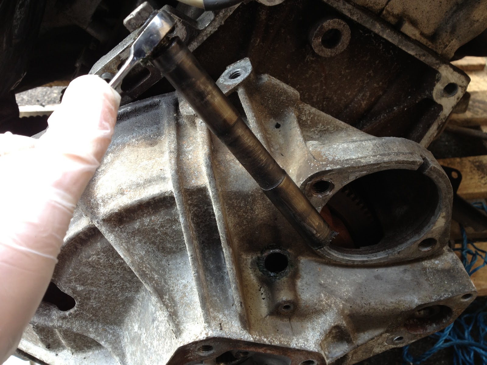 Bellhousing & Clutch fork removal