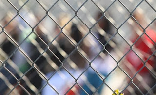 Εμπόδισαν μετανάστες να εισέλθουν στην Ισπανία