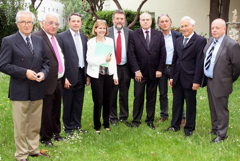 http://www.elpuntavui.cat/noticia/article/2-societat/5-societat/851075-les-valls-del-ter-i-del-tec-volen-esborrar-la-frontera.html?tmpl=component&print=1&page=