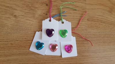 Valentine's Day gift tags with 3D hearts Valentine's Day gift tags with 3D hearts