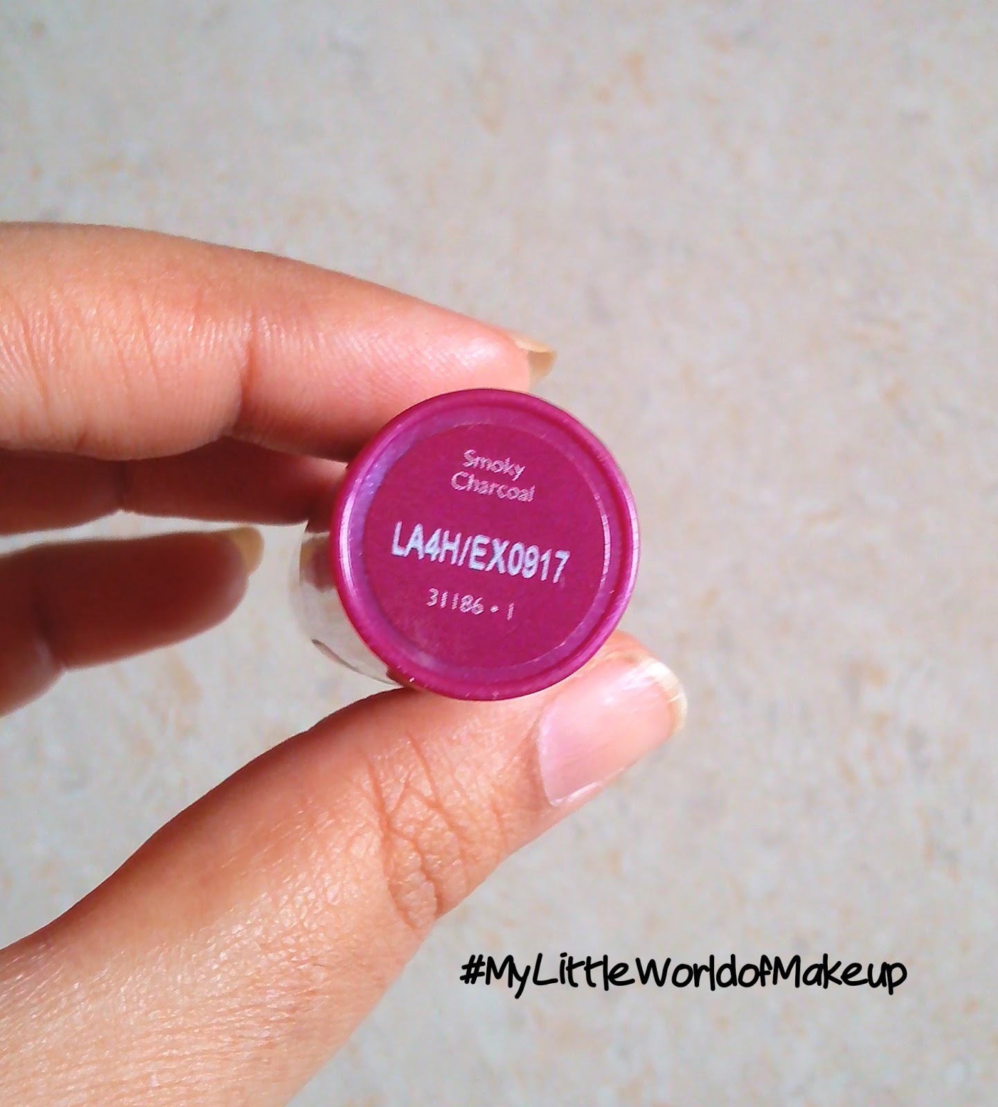 Oriflame The One Kajal Eyeliner in Smoky Charcoal Review