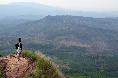 Gunung Batu Jonggol - Harga Tiket Masuk, Lokasi dan Foto Puncaknya
