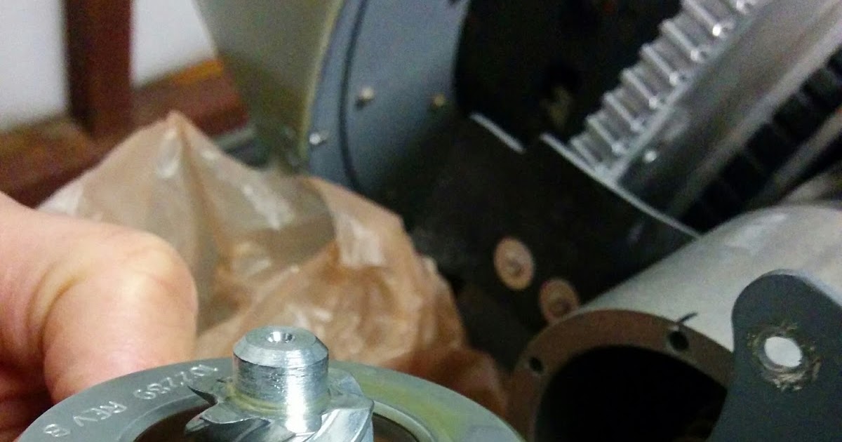 E's Van's RV14A Maintenance Propeller governor leak.