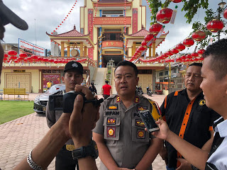 Kapolres Kota Tanjungbalai AKBP Irfan Rifai saat memantau perayaan imlek. Kapolres Kota Tanjungbalai AKBP Irfan Rifai saat memantau perayaan imlek.