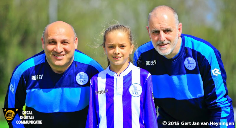 De trainers van SVS, Murat Karaulu en Arry Willemsen samen met Pupil Larissa op de foto