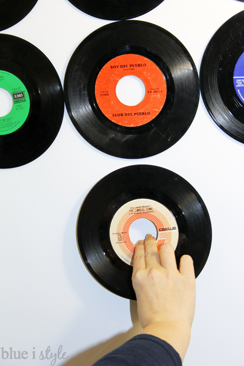 {DIY with style} How to Cover a Wall in Vinyl Records Damage Free