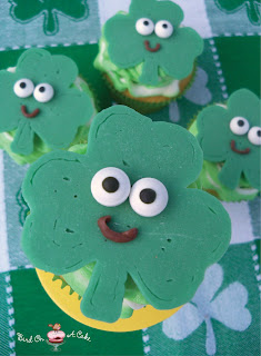 http://birdonacake.blogspot.com/2013/02/st-patricks-day-shamrock-cupcake-toppers.html