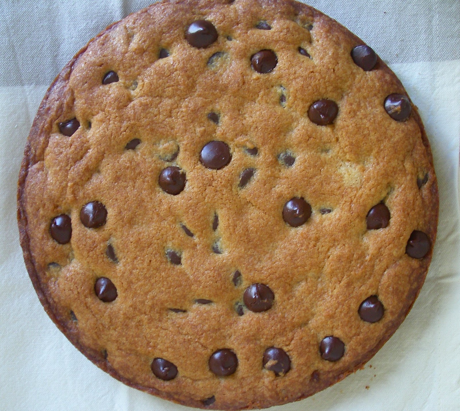 Chocolate chip cookiecake