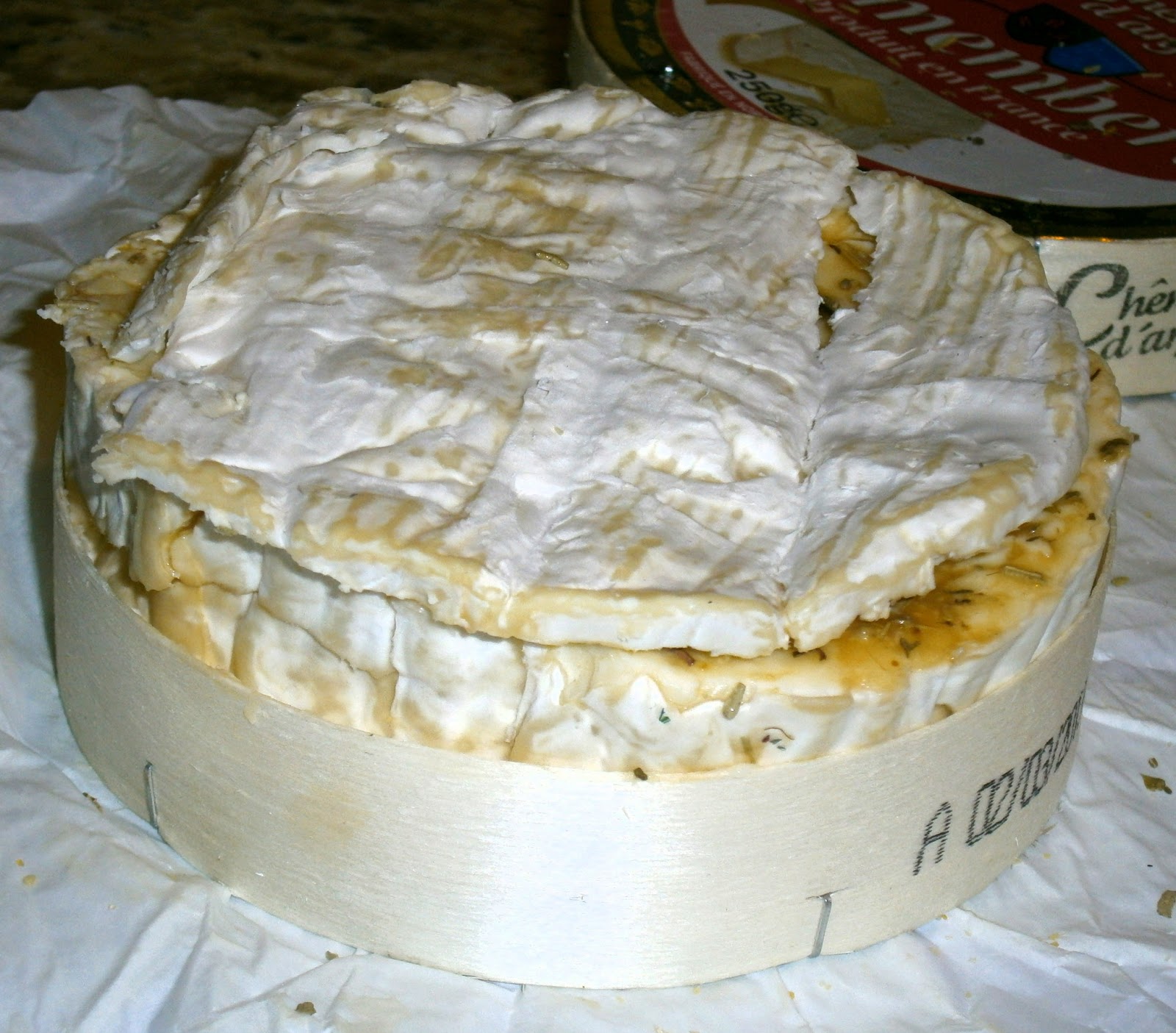 La mesa de la cocina Falsa fondue de queso camembert