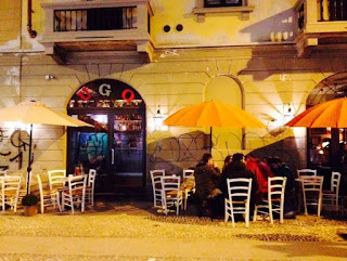 Bar Ugo street side outdoor tables for aperitivo in Navigli Milan