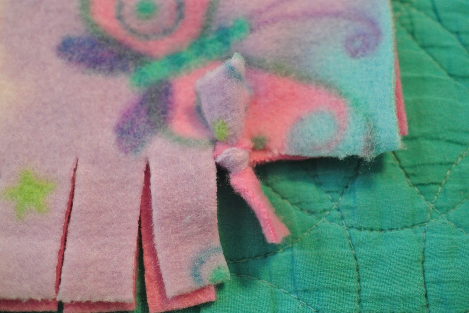 KayleeBug13 Crafts: Fleece Tie Blanket