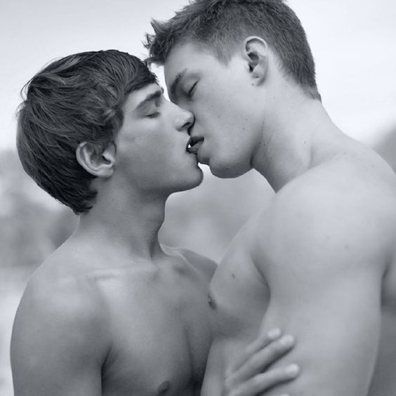 Gay kik kontakte