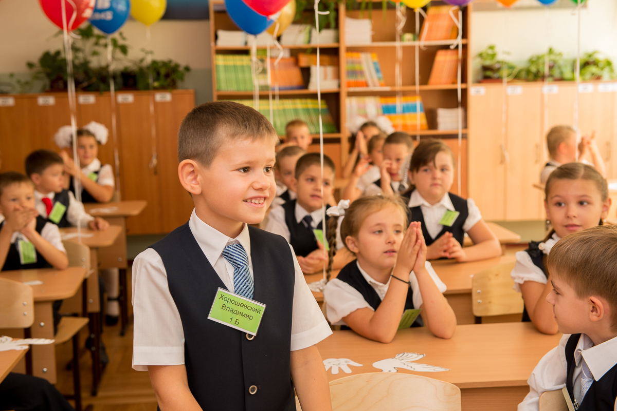 школа 4 голышманово в голышманово. школа 1 южно-сахалинск. первое сентября начальная школа. первая линейка в школе. первый урок первого сентября.