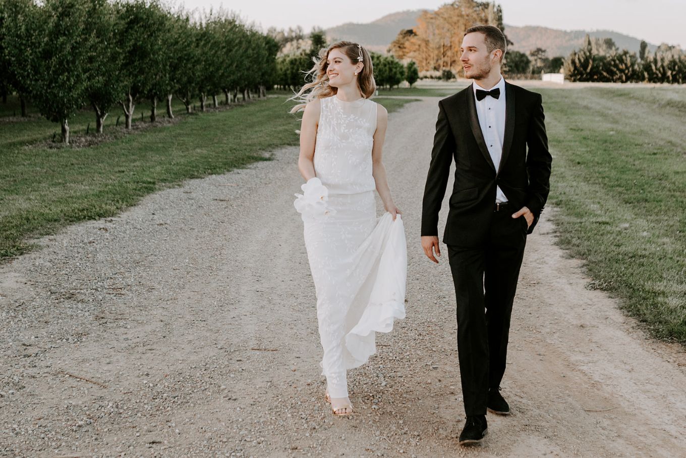 TO THE AISLE AUSTRALIA | TUSCAN WEDDING INSPIRATION ZELDA GREEN PHOTOGRAPHY CANBERRA WEDDING VENUE VINEYARD CAKE WEDDING DRESS