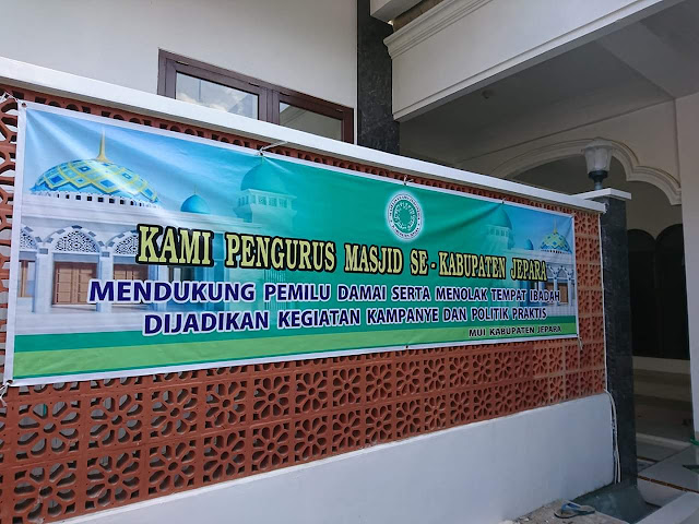 Larang Kampanye di Tempat Ibadah, Begini Cara Bawaslu Jepara 1 WhatsApp%2BImage%2B2019 04 09%2Bat%2B13.02.59