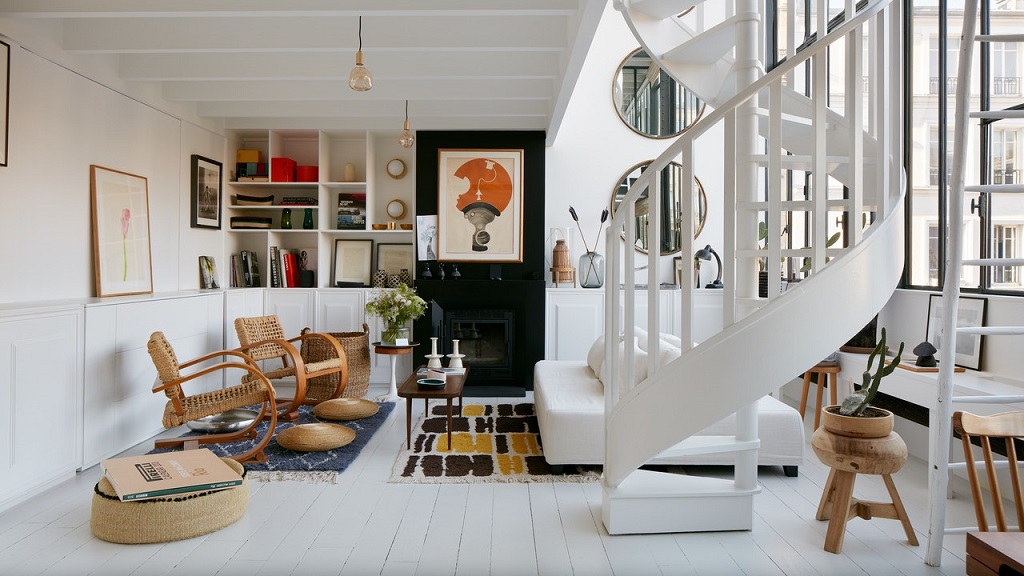 Loft appartement rénové en blanc et noir à Paris