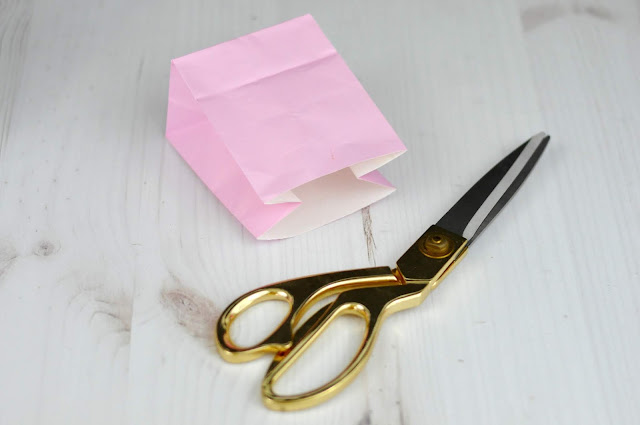 Mini Valentine Treat Bags with embossed paper bags by Jen Gallacher from www.jengallacher.com #valentine #embossingfolder #valentinesday #jengallacher Mini Valentine Treat Bags with embossed paper bags by Jen Gallacher from www.jengallacher.com #valentine #embossingfolder #valentinesday #jengallacher