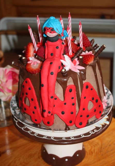 tarta ladybug para el sexto cumple de Ana