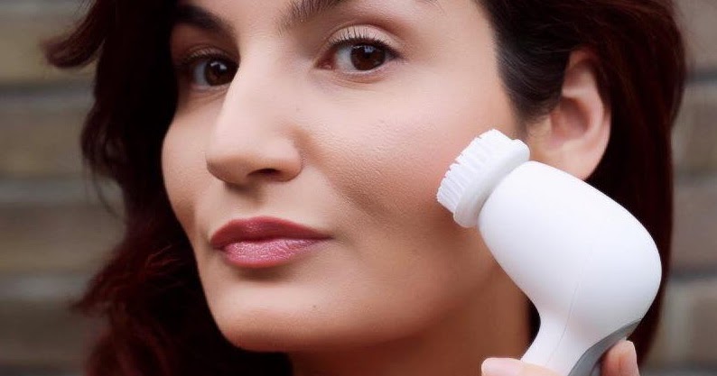 luister eetpatroon plaag OLAY /OLAZ REGENERIST 3 Zone Facial Cleansing Brush - Beauty Magic Box