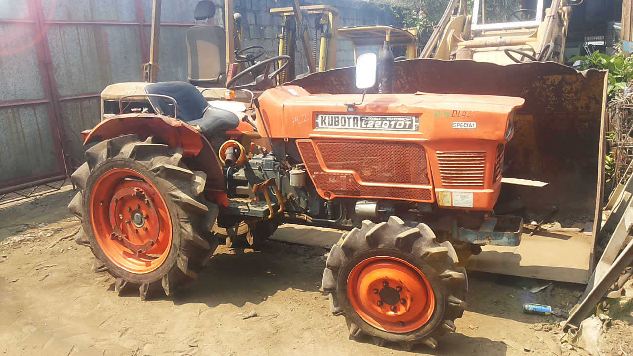 Products kubota L2201DT farm tractor with tiller attachment