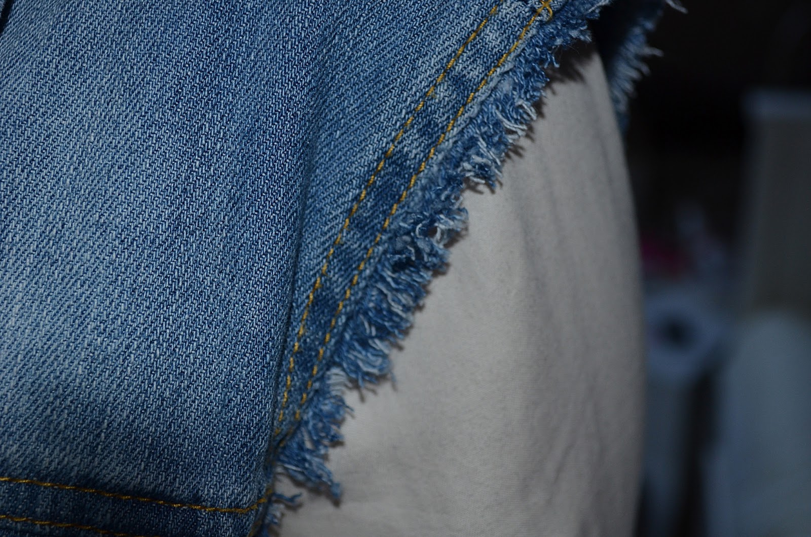 go.fashion.and.love.the.world: DIY: Aus einer Jeansjacke eine Weste