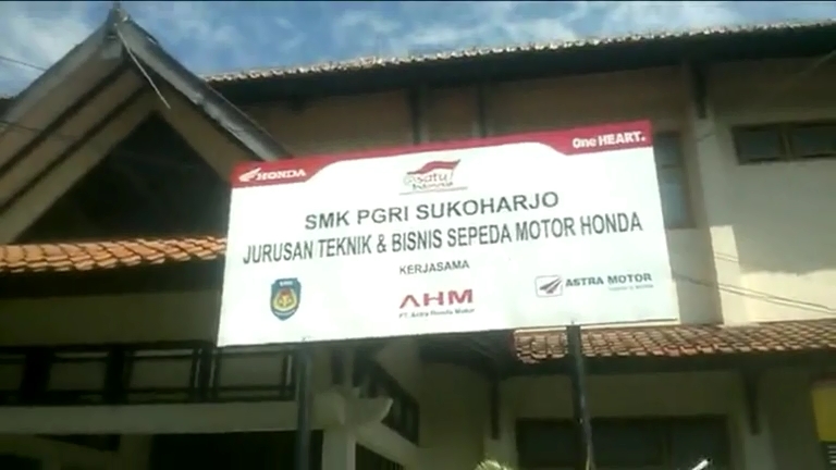 pembuatan Papan Nama SMK PGRI SUKOHARJO