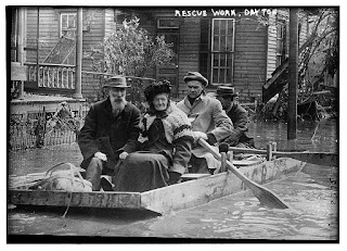 Photo of people in an NCR boat escaping the 1913 Dayton flood.