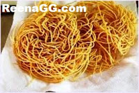 बेसन के नमकीन सेव बनाने की विधि - Ratlam Masala Besan Sev Recipe