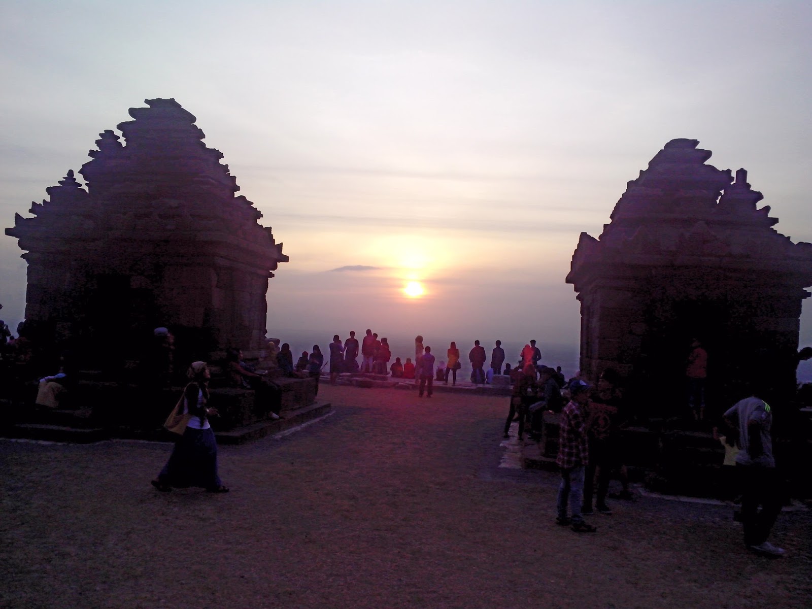 Indahnya Sunset di Candi Ijo Kalasan - RIAN SAADILLAH