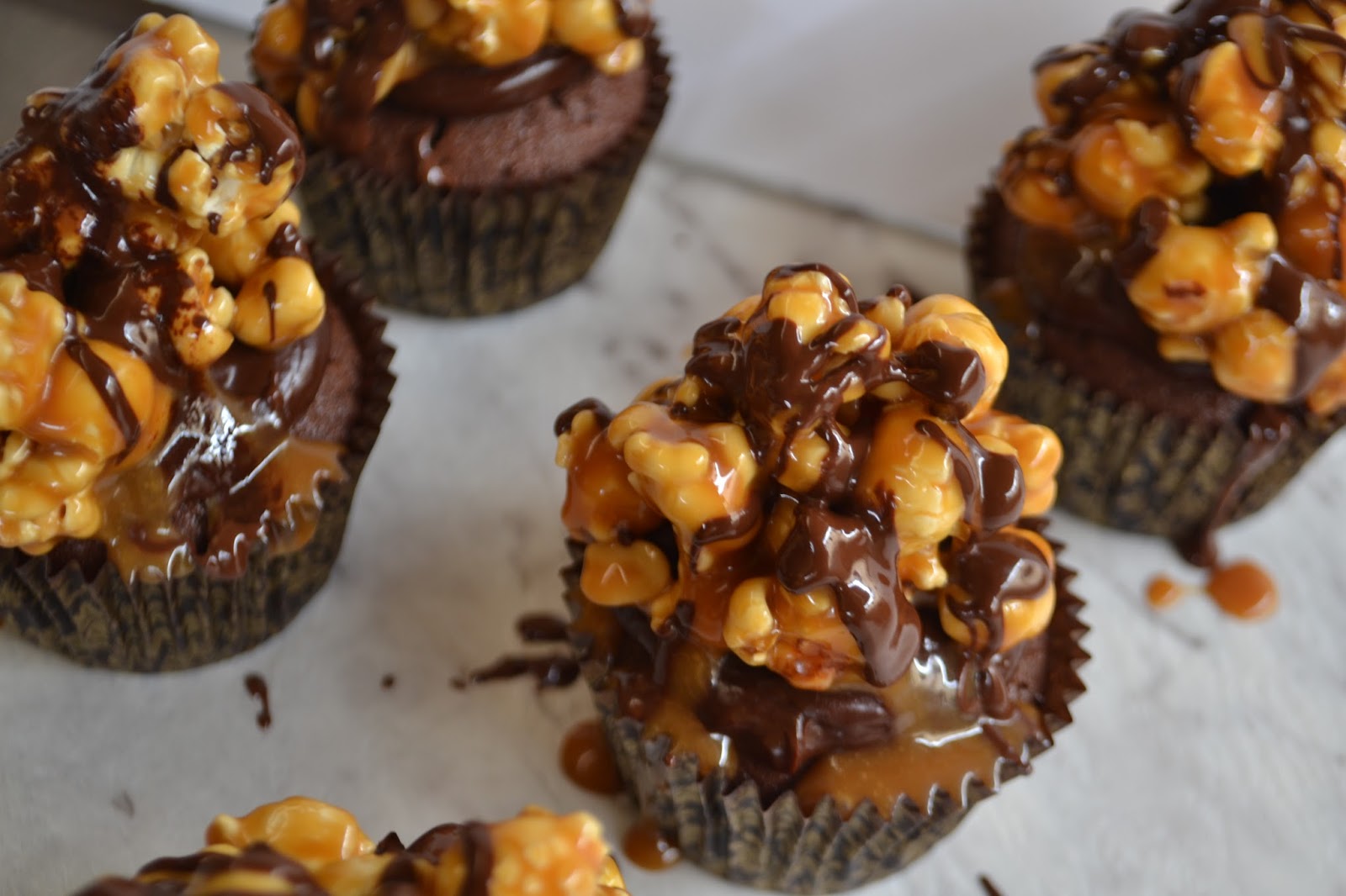 all-the-little-extras-salted-caramel-chocolate-and-popcorn-cupcakes