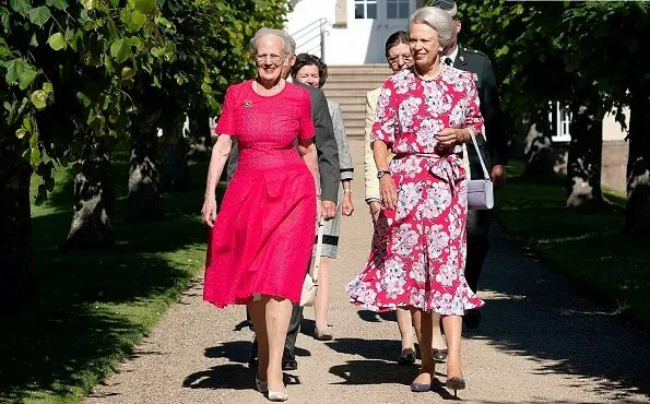 Summer floral dress and fuchsia dress. Fredensborg castle