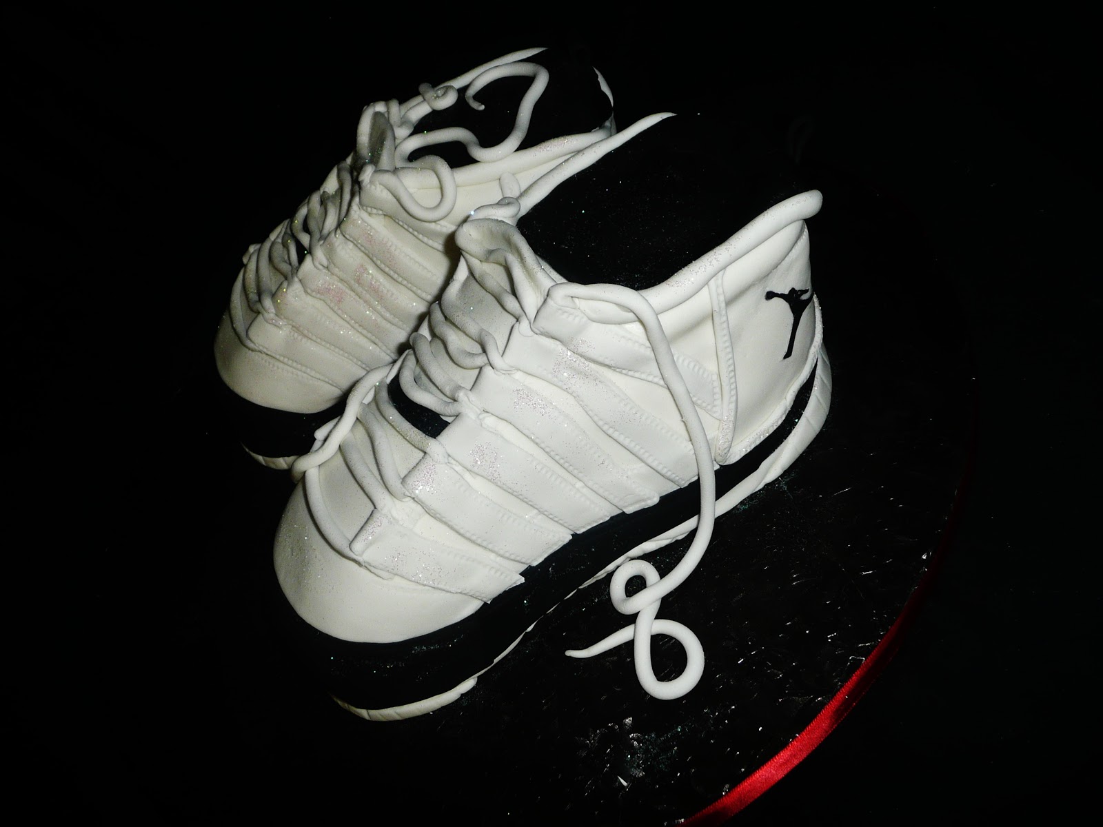 Baking with Roxana's Cakes: Jordan Sneakers Cake
