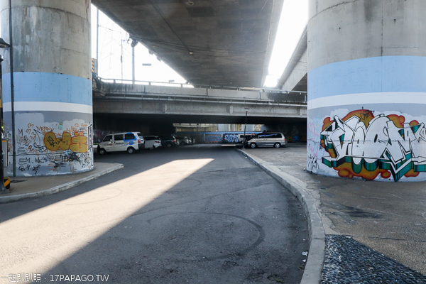 烏日戰車公園隱藏在74快速路下，好多街頭塗鴨可以拍不同風格照片