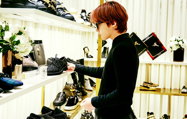 이탈리아 명품 슈즈브랜드와 콜라보한 지드래곤.jpg | 인스티즈