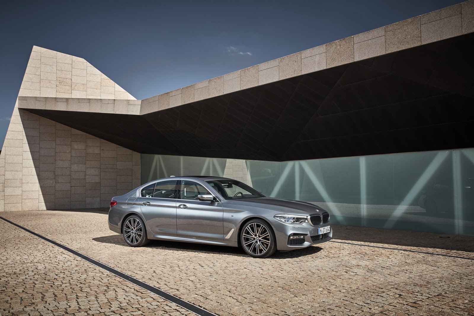 2017-BMW-5-Series-29.jpg