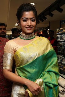Rashmika Mandanna New Saree Pics - HD Rashmika Mandanna New Saree Pics - HD